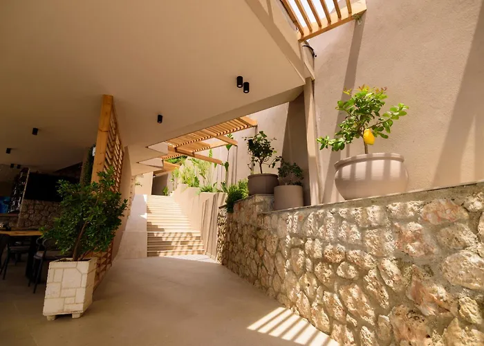 Amare Hotell Palasë